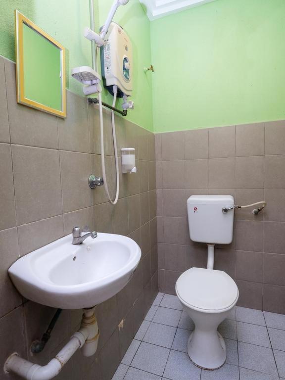 Mrj Hotel Wakaf Che Yeh 2 كوتا بْهارو المظهر الخارجي الصورة