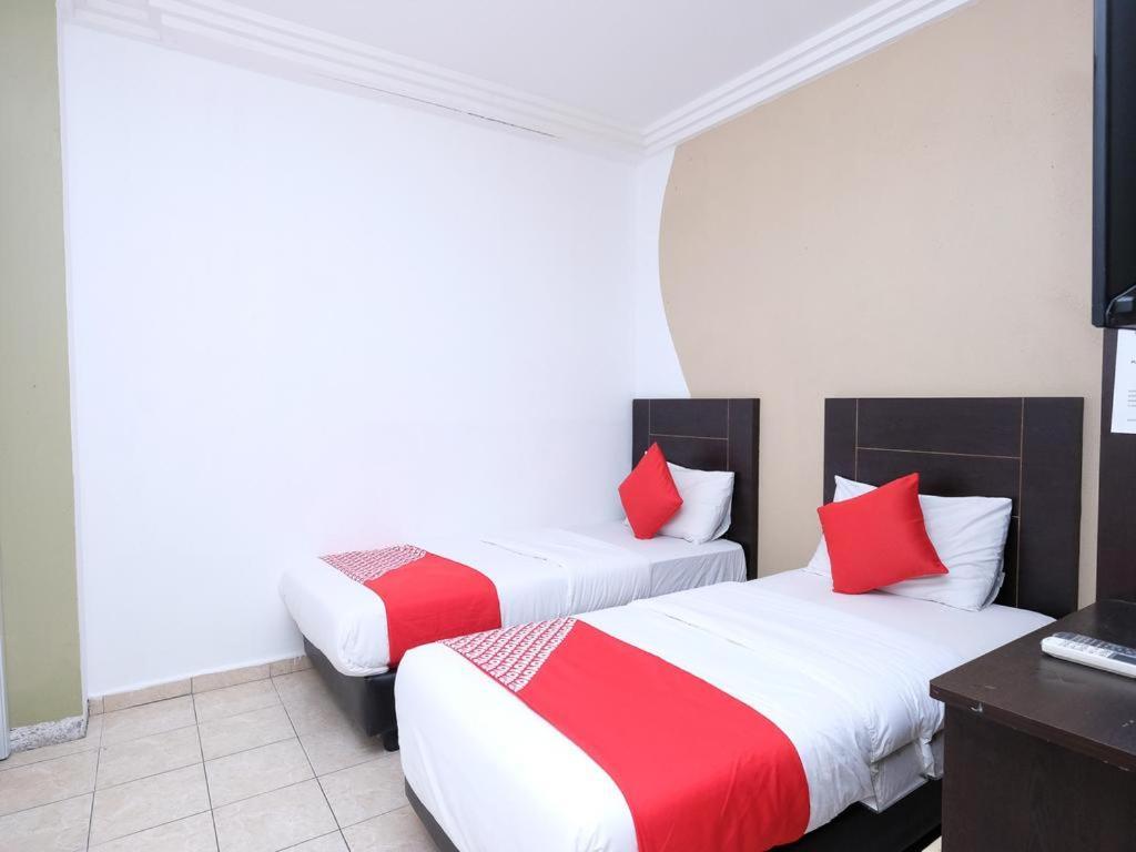 Mrj Hotel Wakaf Che Yeh 2 كوتا بْهارو المظهر الخارجي الصورة